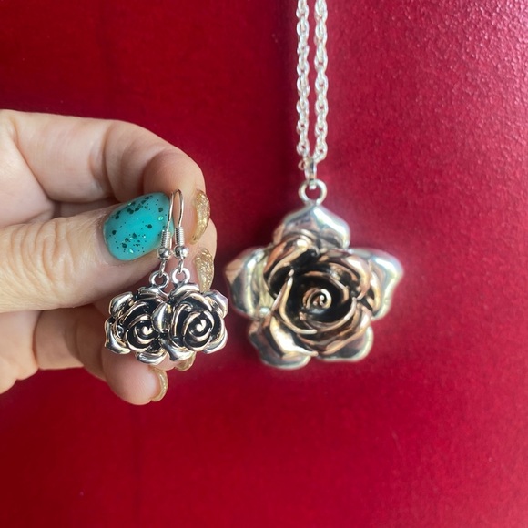 Jewelry - Calling all rose lovers rose statement silver necklace & smaller earrings set